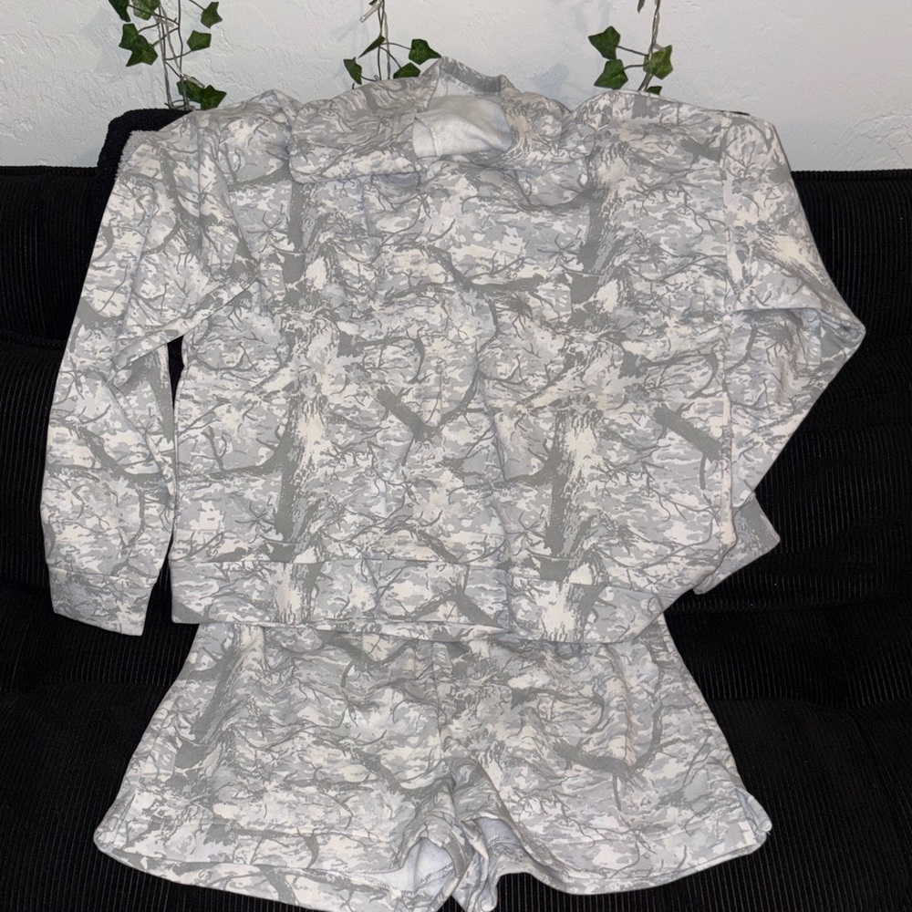 Gray Camouflage Hoodie and Shorts Set. XXL top. XL shorts.